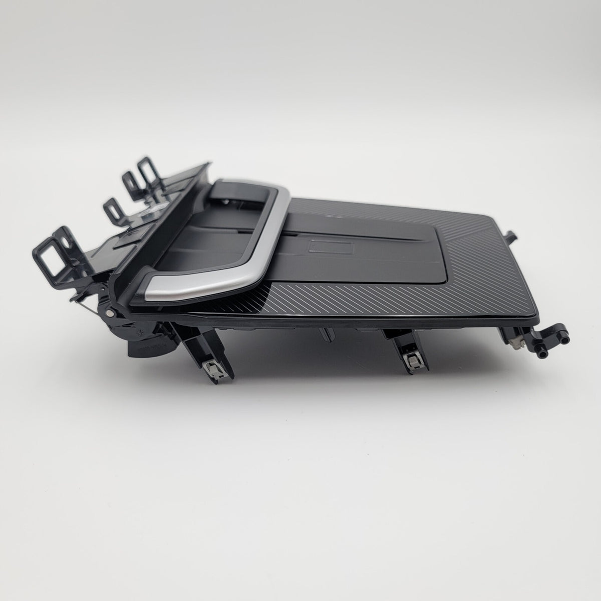 2023 2024 BMW X1 U11 M35i FRONT CENTER CONSOLE COMPARTMENT CHARGING TRAY OEM