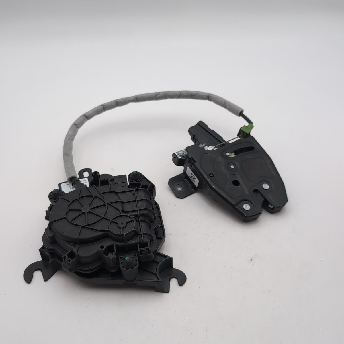 2023- 2026 BMW X5 G05 LEFT TAILGATE TRUNK LID LATCH LOCK ACTUATOR W/ MOTOR