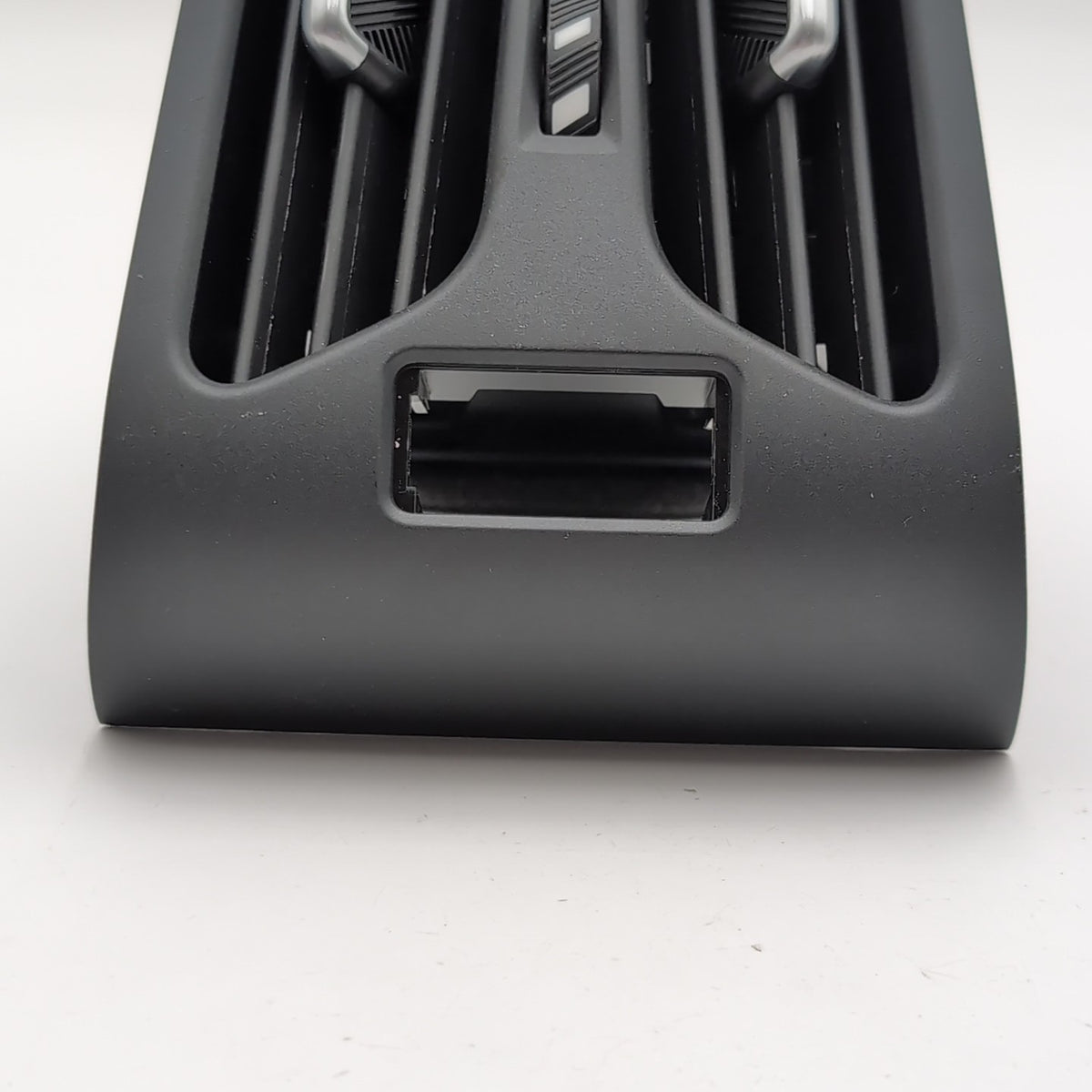 2022 2023 2024 2025 BMW X1 X2 Rear Console AC Heater Air Vent 9473179