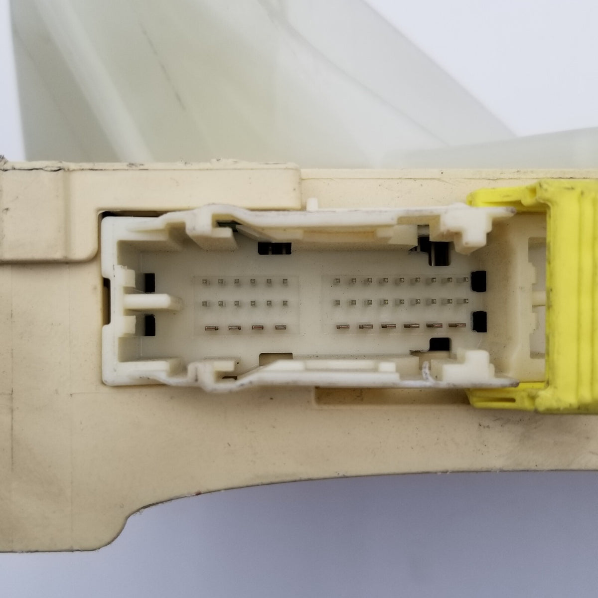 2018- 2020 Toyota Sienna 3.5L Driver Junction Block Inside Fuse Box 82730-08110