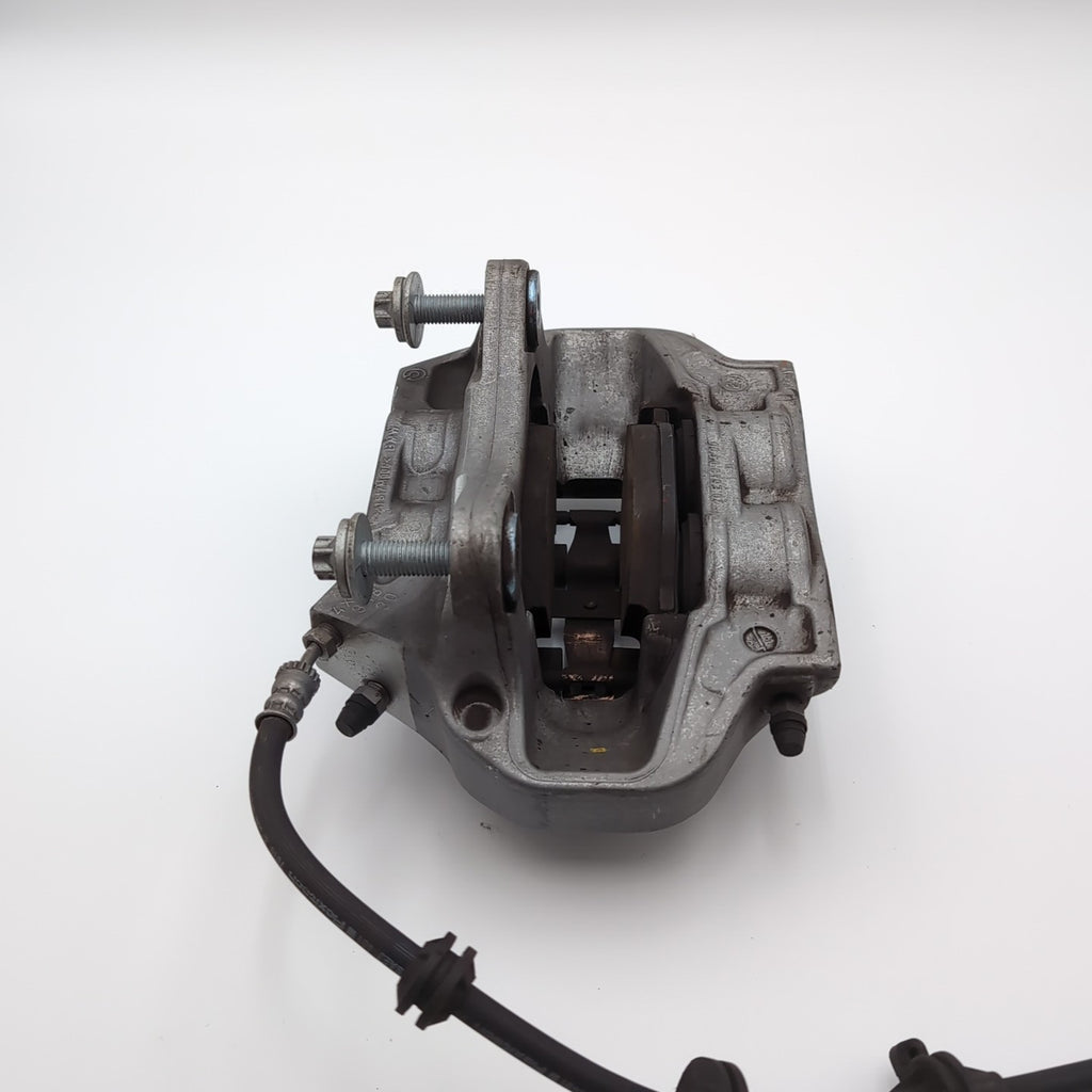 2024 2025 BMW 530i Front Right Brake Caliper OEM 6899710
