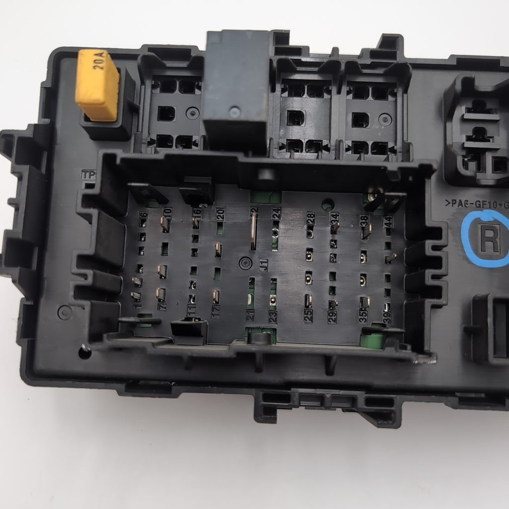 2015 2016 Cadillac Escalade Junction Fuse Box Relay OEM 22864091