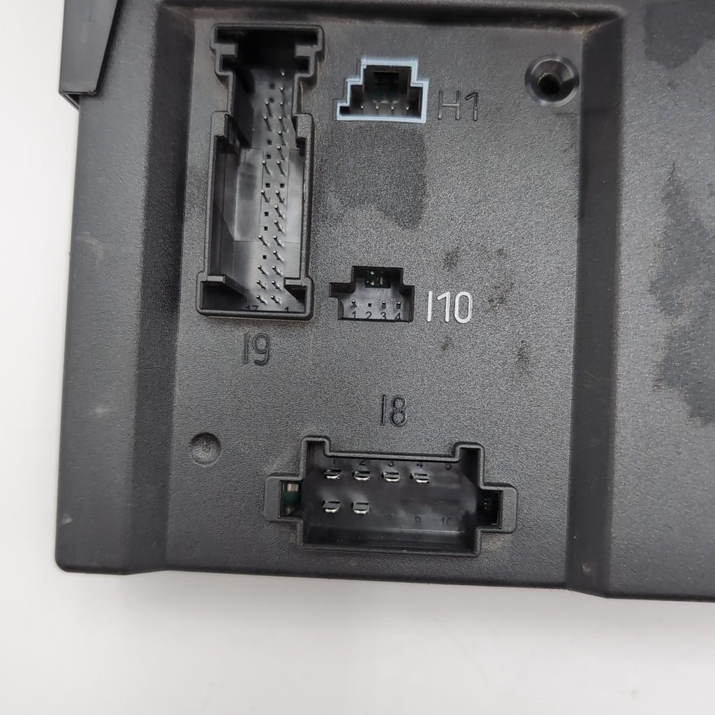 07 2008 2009 Mercedes W216 CL550 S550 S63 Rear Trunk Fuse Box Module 2219004700