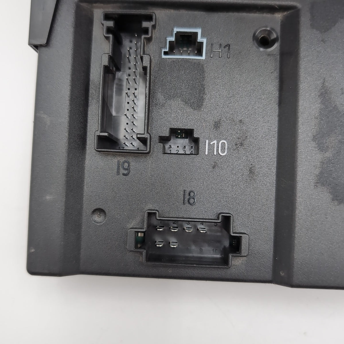 07 2008 2009 Mercedes W216 CL550 S550 S63 Rear Trunk Fuse Box Module 2219004700