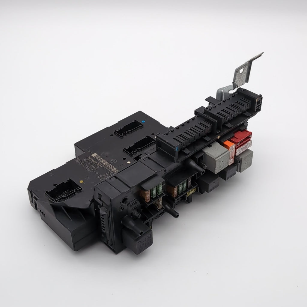 2012- 2014 Mercedes W204 C250 C300 C350 Rear Fuse Relay Box Module 2049060105