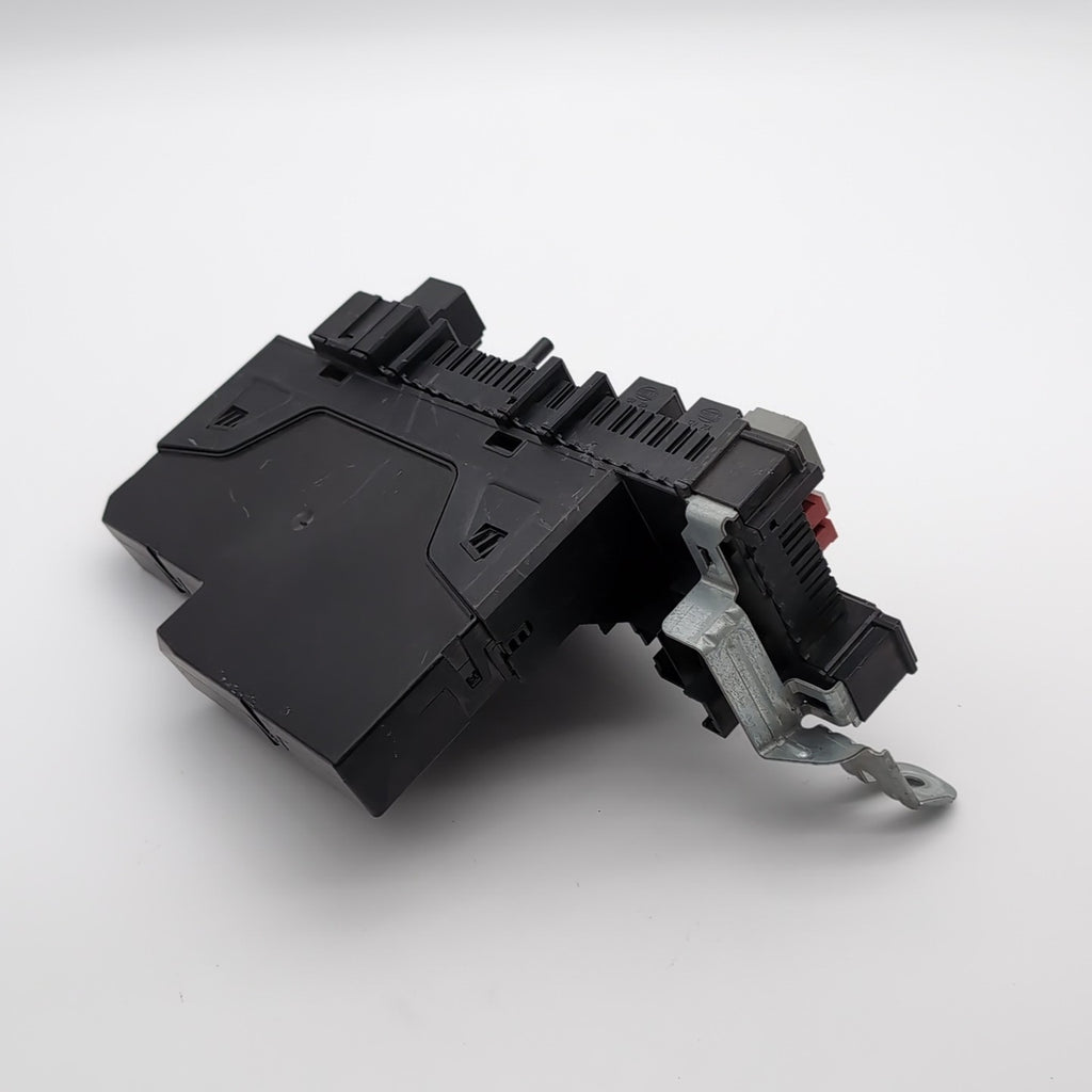 2012- 2014 Mercedes W204 C250 C300 C350 Rear Fuse Relay Box Module 2049060105