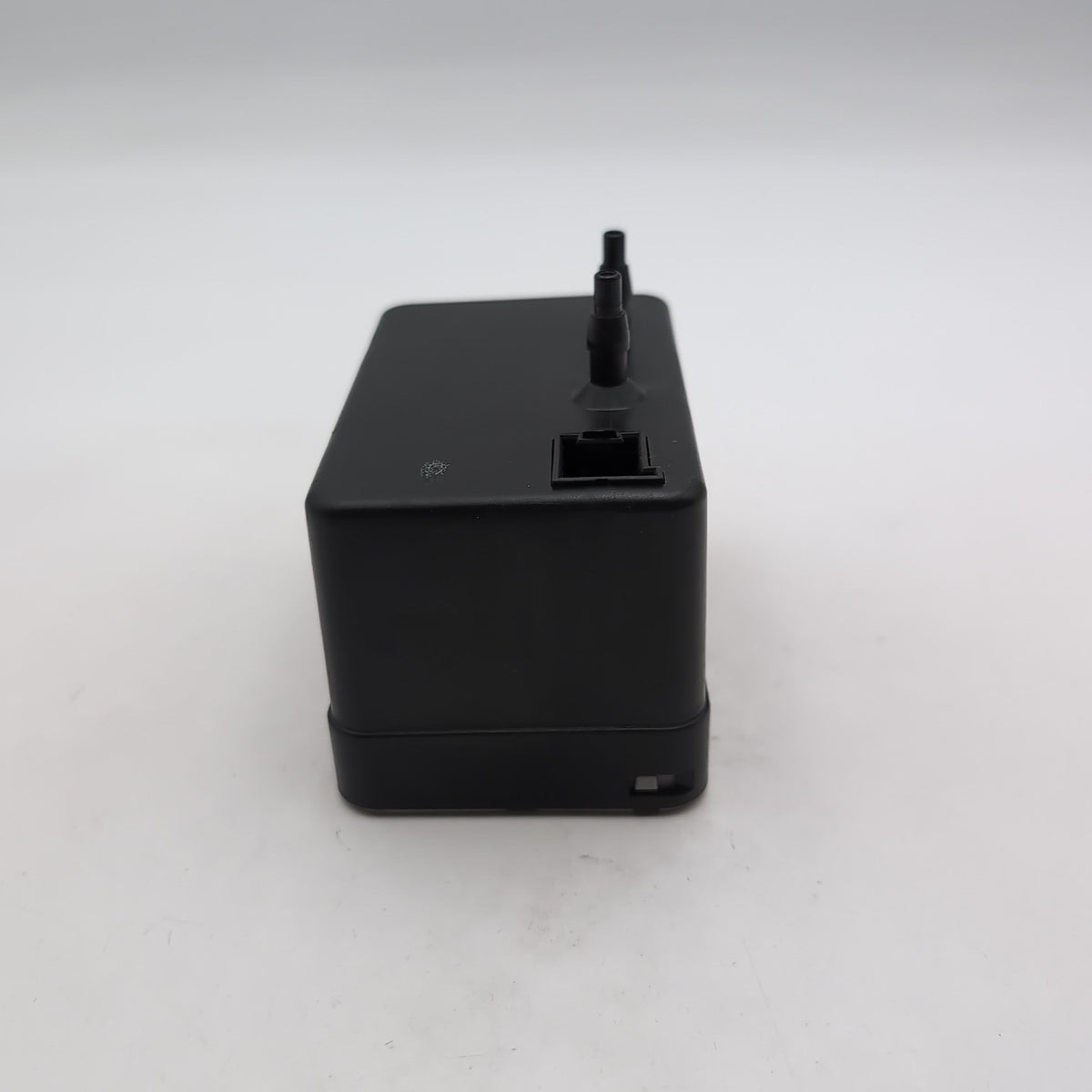 2006 2007 2008 2009 Mercedes CLS500 CLS63 Central Air Vacuum Pump Box 0008002548