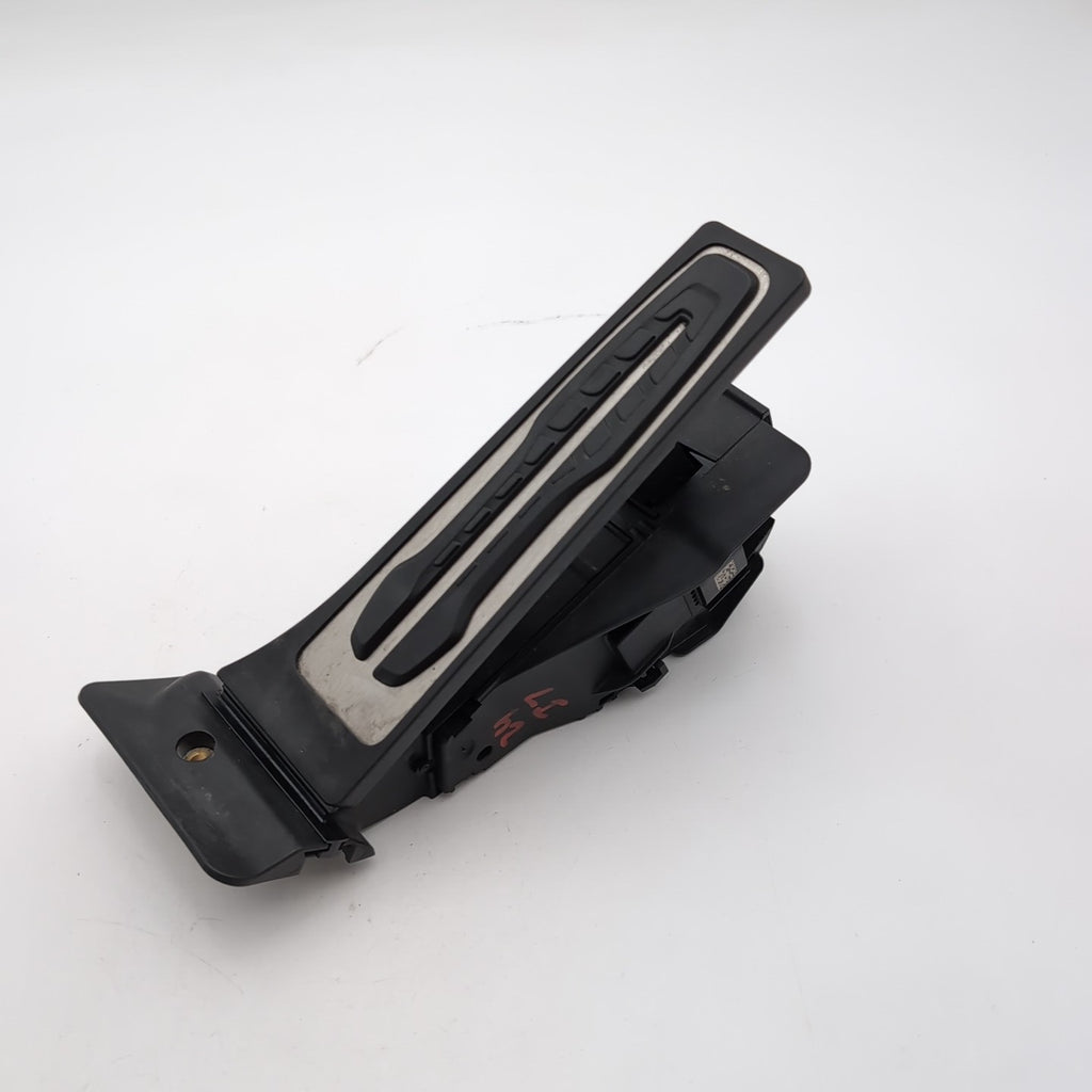 2021 - 2026 BMW G60 G70 X1 X2 Z4 Accelerator Gas Pedal OEM 6889825