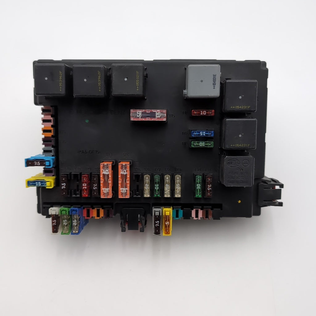 07 2008 2009 Mercedes W216 CL550 S550 S63 Rear Trunk Fuse Box Module 2219004700