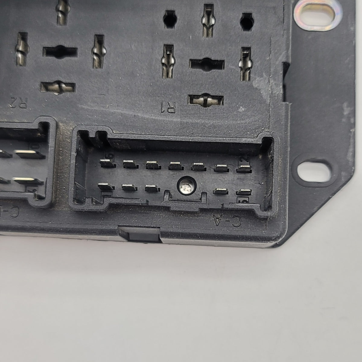 2006 2007 2008 2009 Land Rover Range Rover Engine Bay Fuse Box YQE500390 OEM