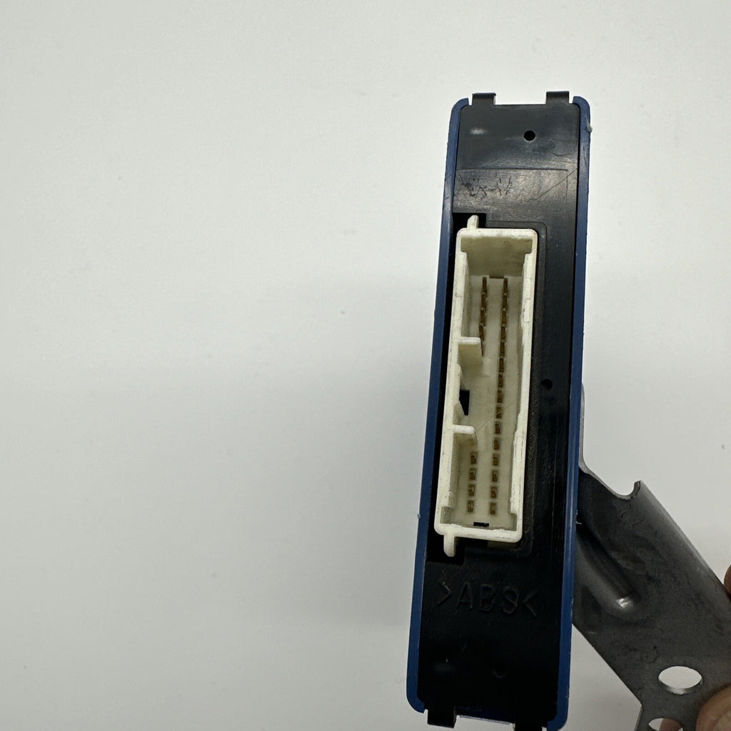 2005 TOYOTA PRIUS MULTIPLEX NETWORK GATEWAY COMPUTER CONTROL MODULE 89111-47030