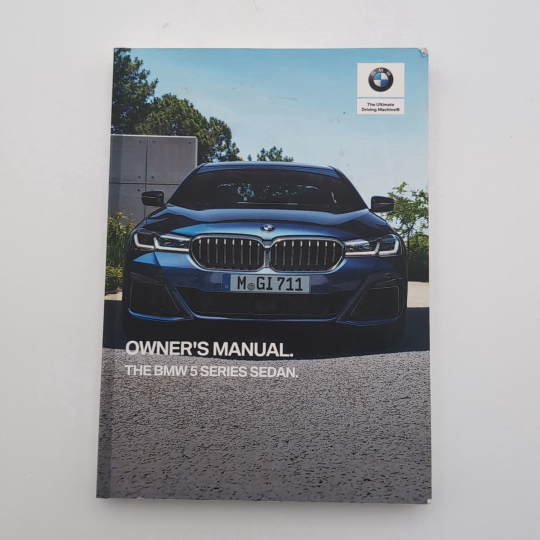 2021 BMW G30 5 Series Sedan Owners Manual Handbook Set Kit with Case