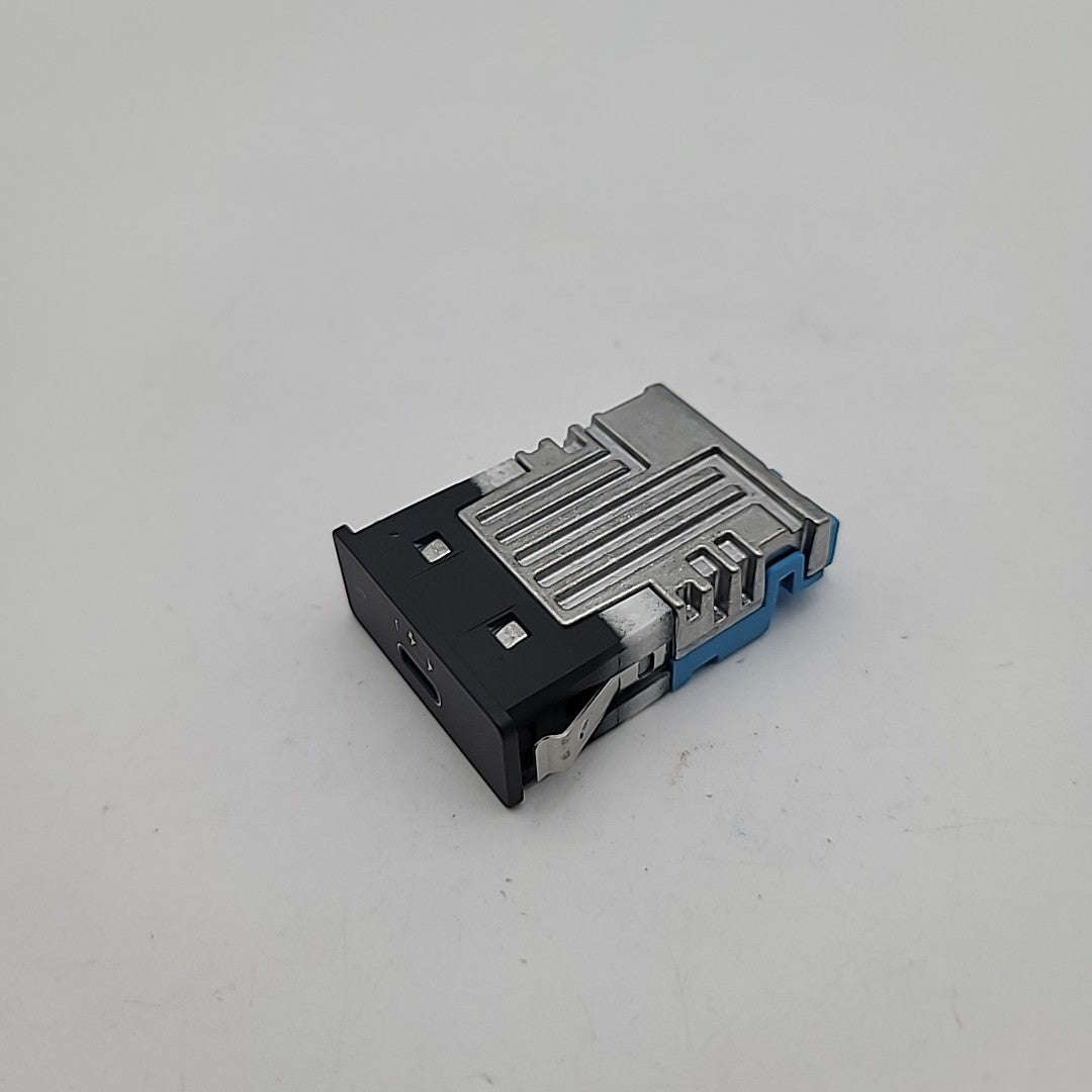 2022 - 2026 BMW X5 X6 X7 XM Single Socket Type C USB Port 5A84164