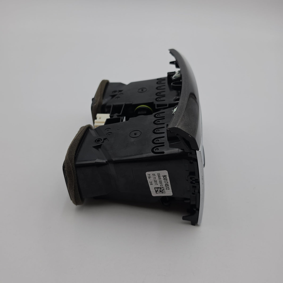 2016 - 2022 BMW 740i 750i G11 G12 Rear Console AC Heater Air Vent 9301745