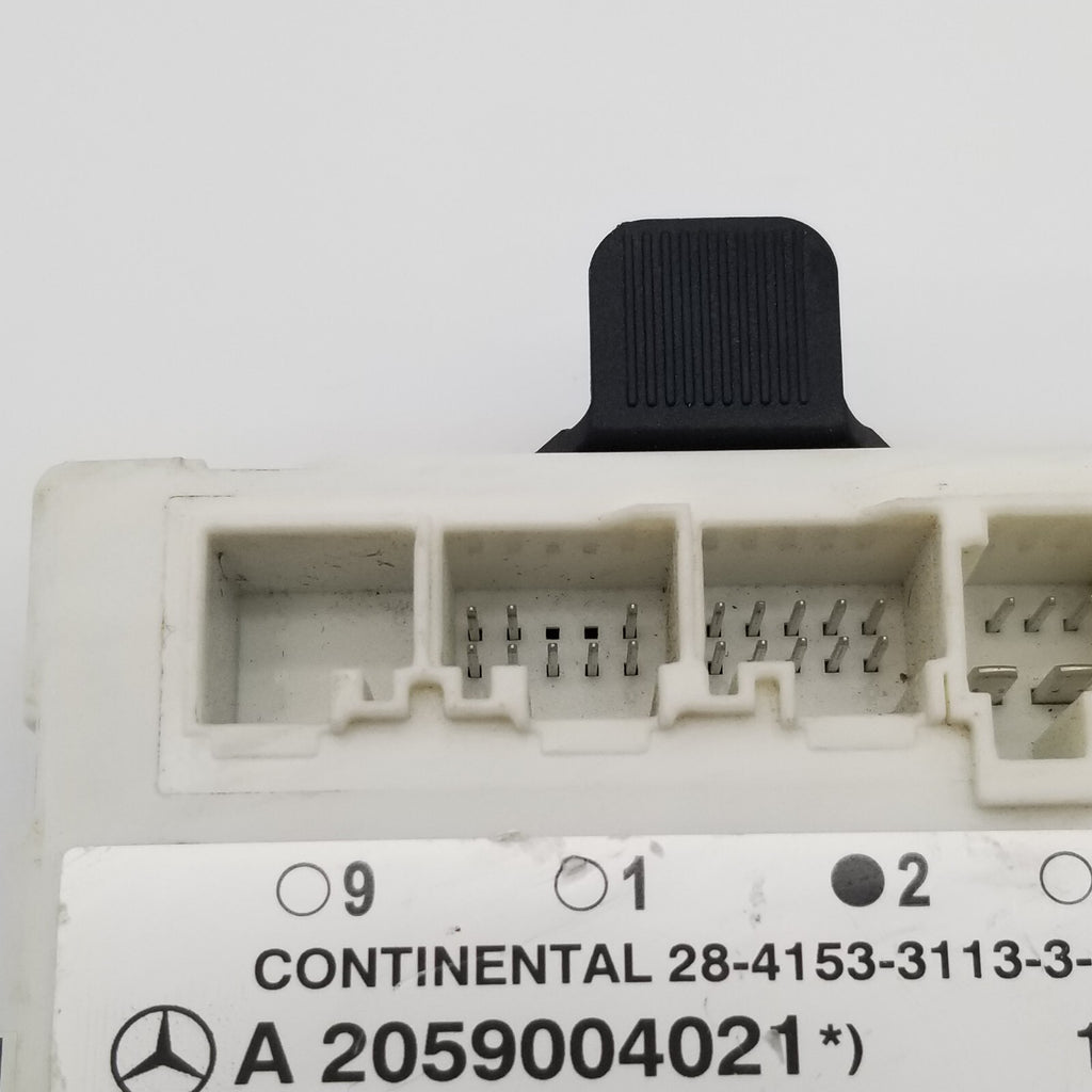 15-18 Mercedes C Class W205 Door Module N/S/F Passenger Side Front A2059004021