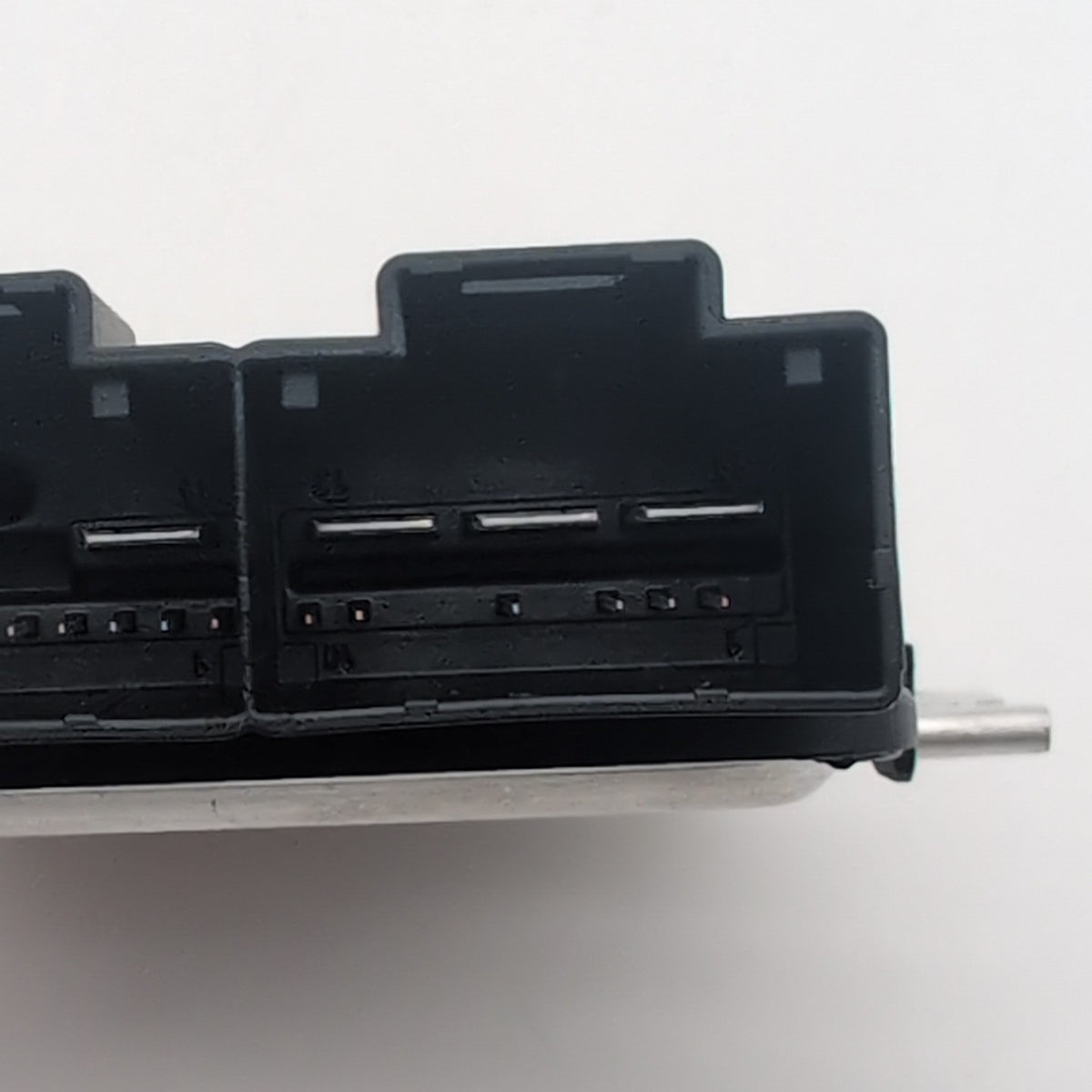 2024 - 2026 BMW 2 5 7 G60 G70 F74 X1 X2 X3 X5 X6 X7 Fuel Pump Control Module