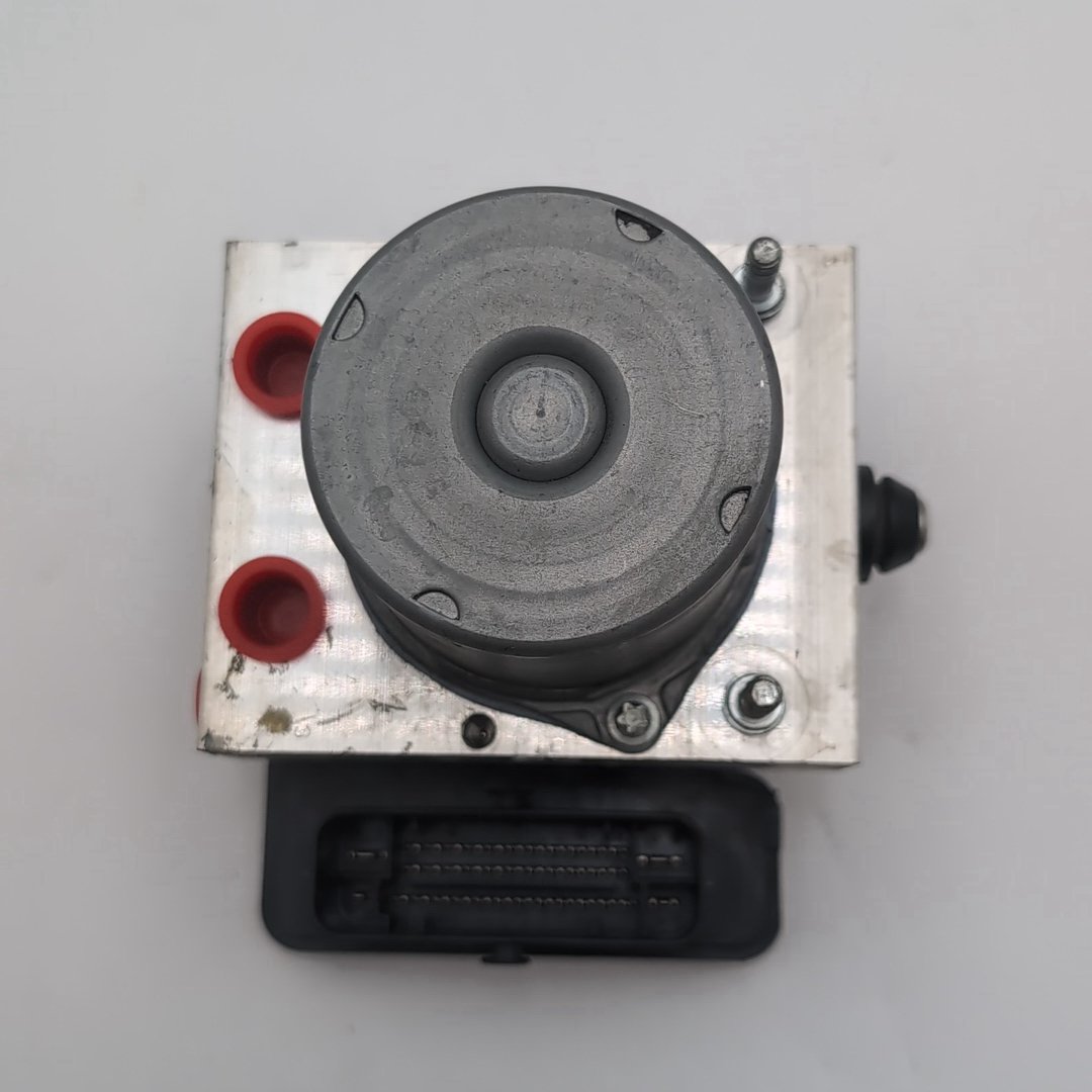 2018 Chevrolet Camaro ABS Anti Lock Brake Pump OEM 84244636