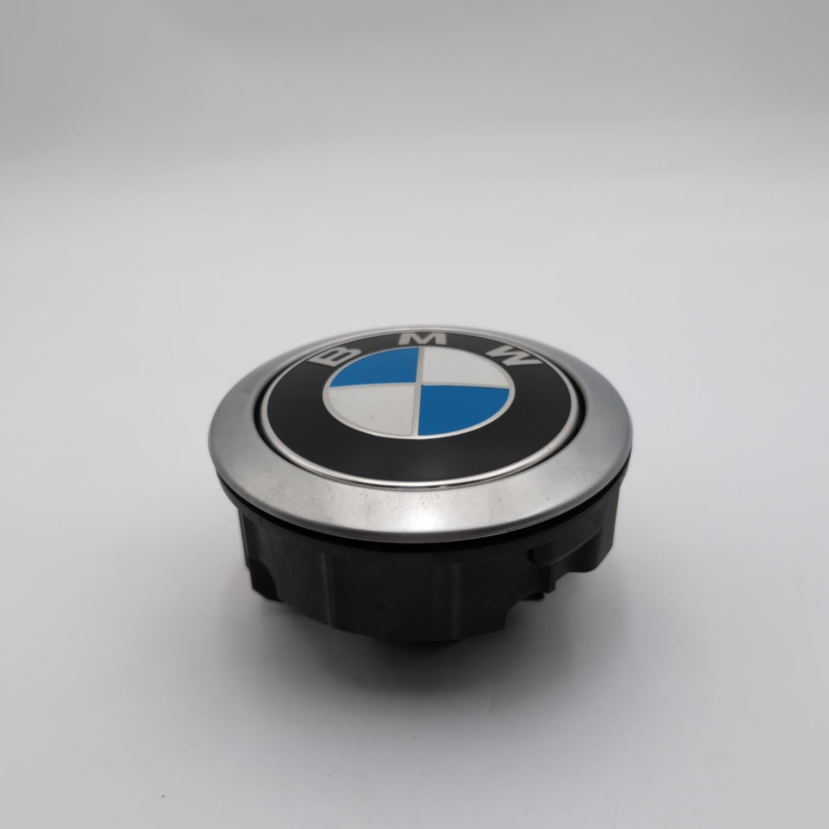 2020 - 2025 BMW X2 X4 X4M Rear Tailgate Liftgate Release Handle Emblem 7270728