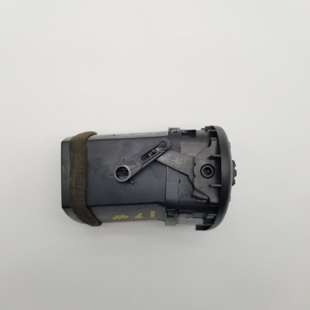 1998 - 2003 Jaguar XJ8 XJR VDP X308 Right Side Dashboard A/C Air Vent GND6725AB