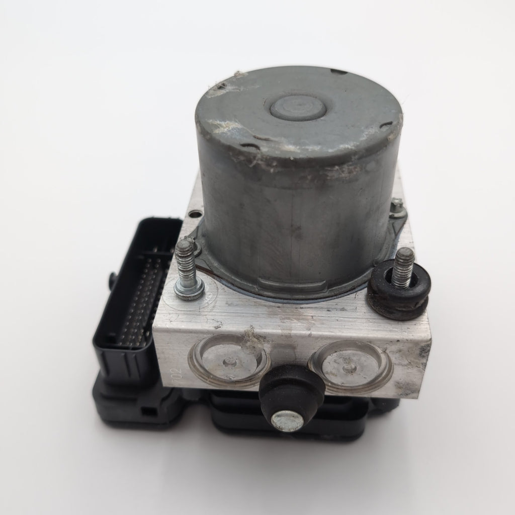 2018 Chevrolet Camaro 2.0L ABS Anti Lock Brake Pump 84244637