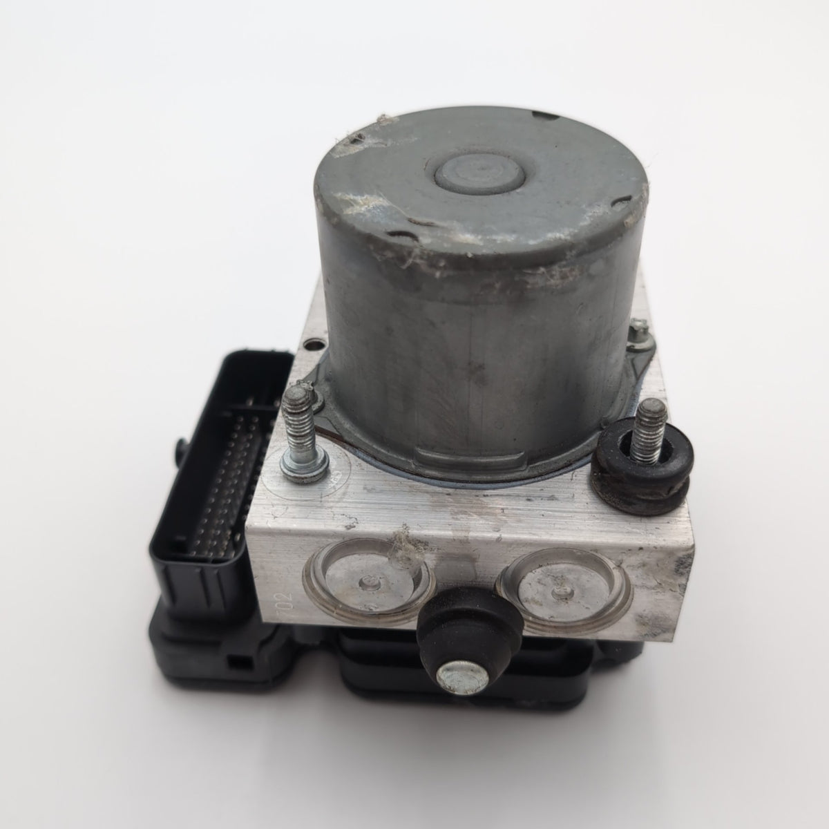 2018 Chevrolet Camaro 2.0L ABS Anti Lock Brake Pump 84244637