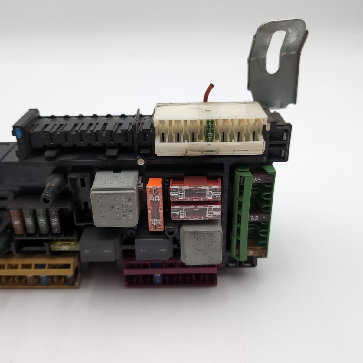 2012- 2014 Mercedes W204 C250 C300 C350 Rear SAM Relay Fuse Box Assembly