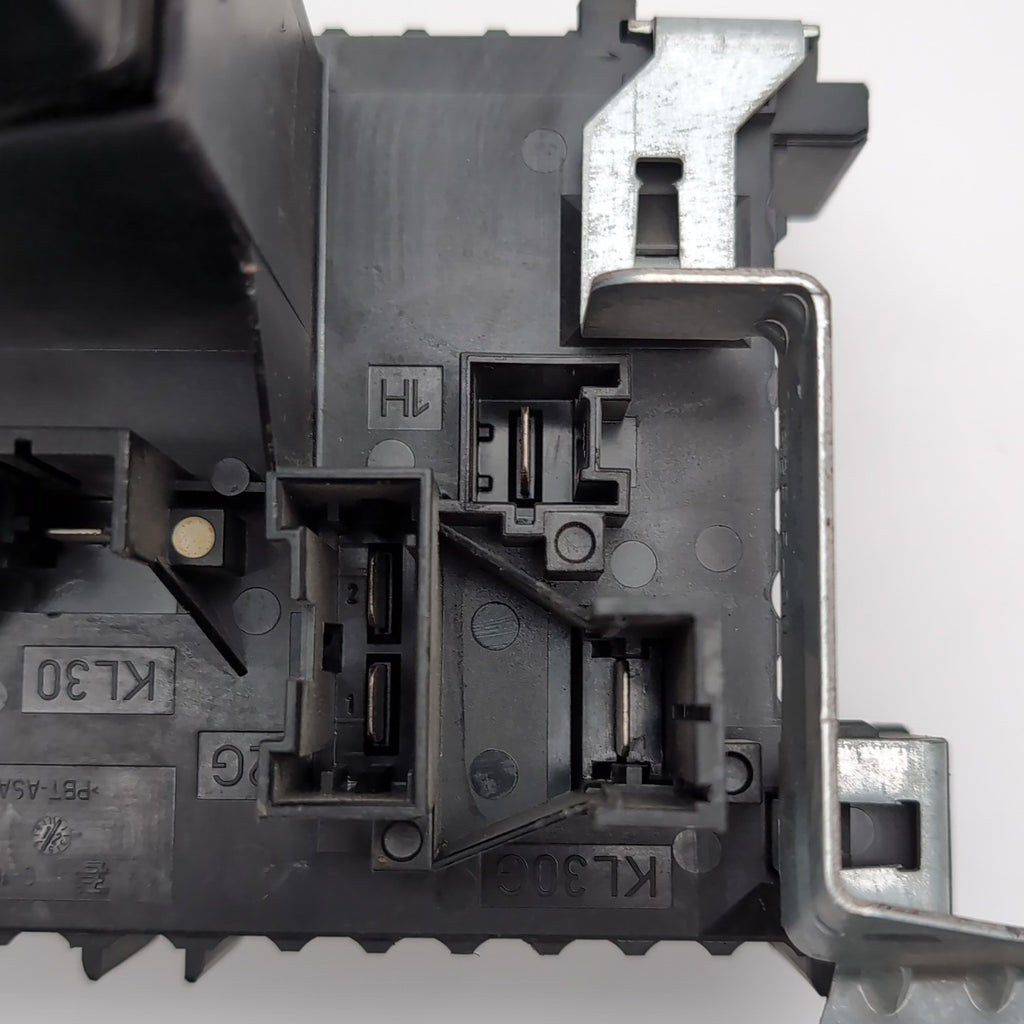 2012- 2014 Mercedes W204 C250 C300 C350 Rear Fuse Relay Box Module 2049060105