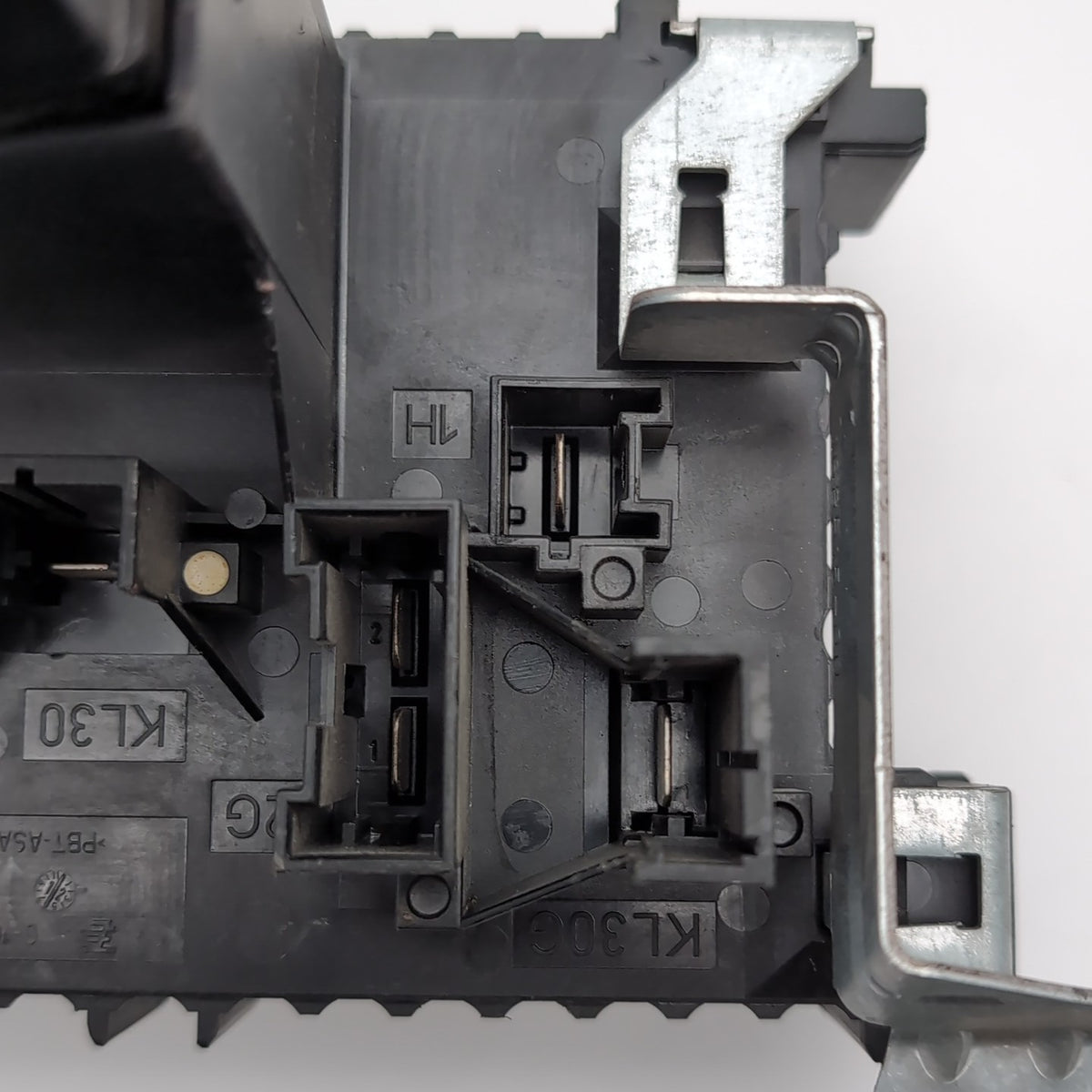 2012- 2014 Mercedes W204 C250 C300 C350 Rear Fuse Relay Box Module 2049060105