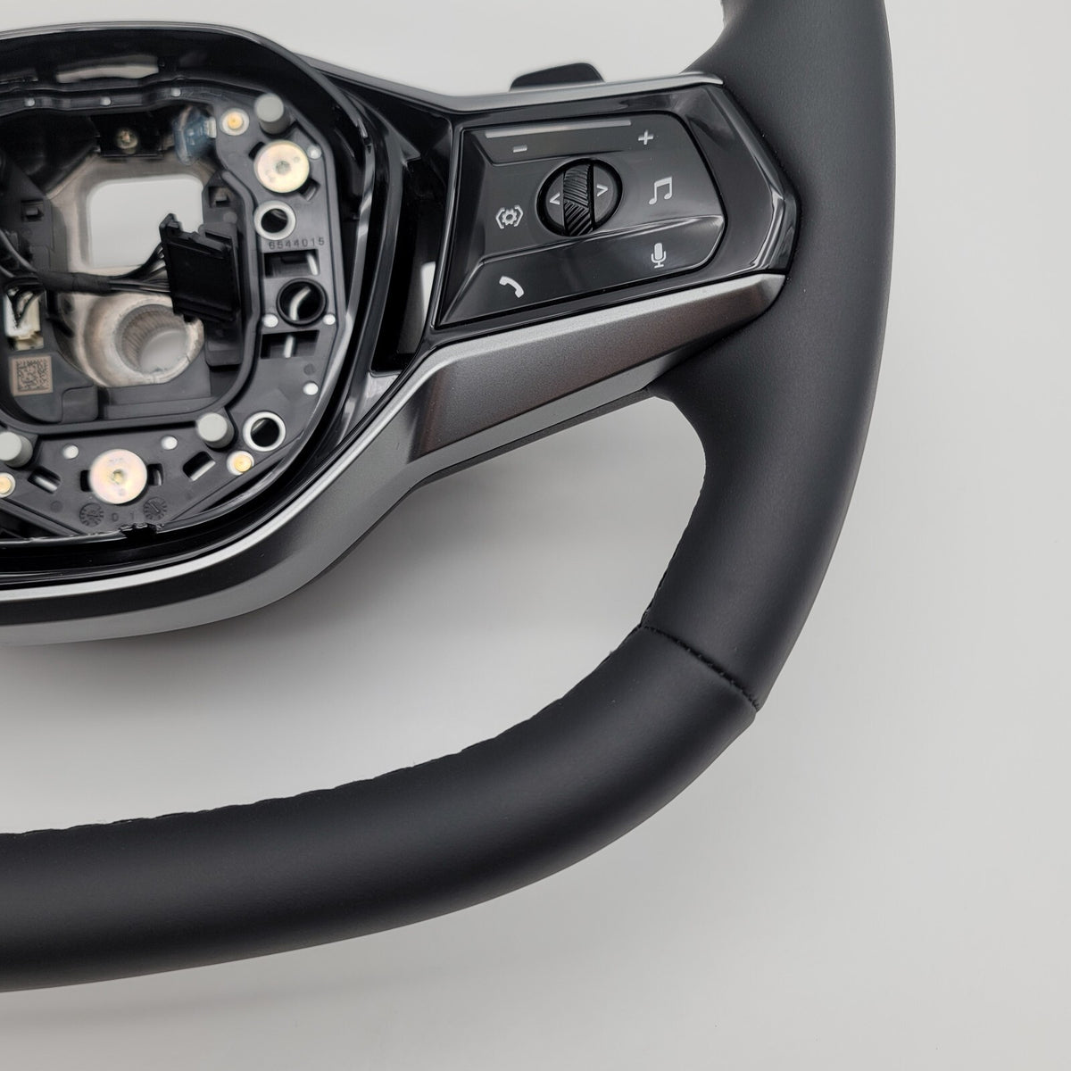 2024 BMW i5 G60 FRONT STEERING WHEEL W/ HEAT W/PARK ASSIST W/ CRUISE CONTROL