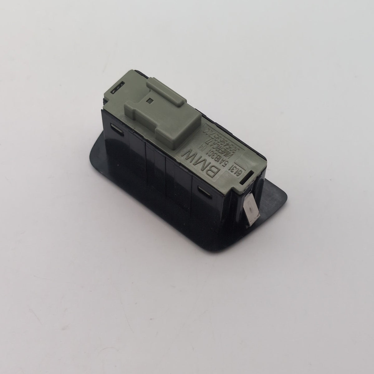 2021 - 2026 BMW 540i 530i i5 G60 M5 X1 X2 X3 Trunk Lid Tailgate Switch Button