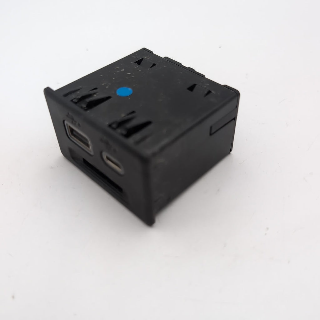 2020- 2023 Chevrolet GMC Center Console Auxiliary USB SD Card Hub 13525431