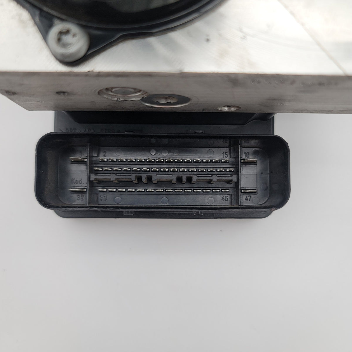 2004 Porsche Cayenne 955 ABS Anti Lock Brake Pump Actuator 7L0614111C