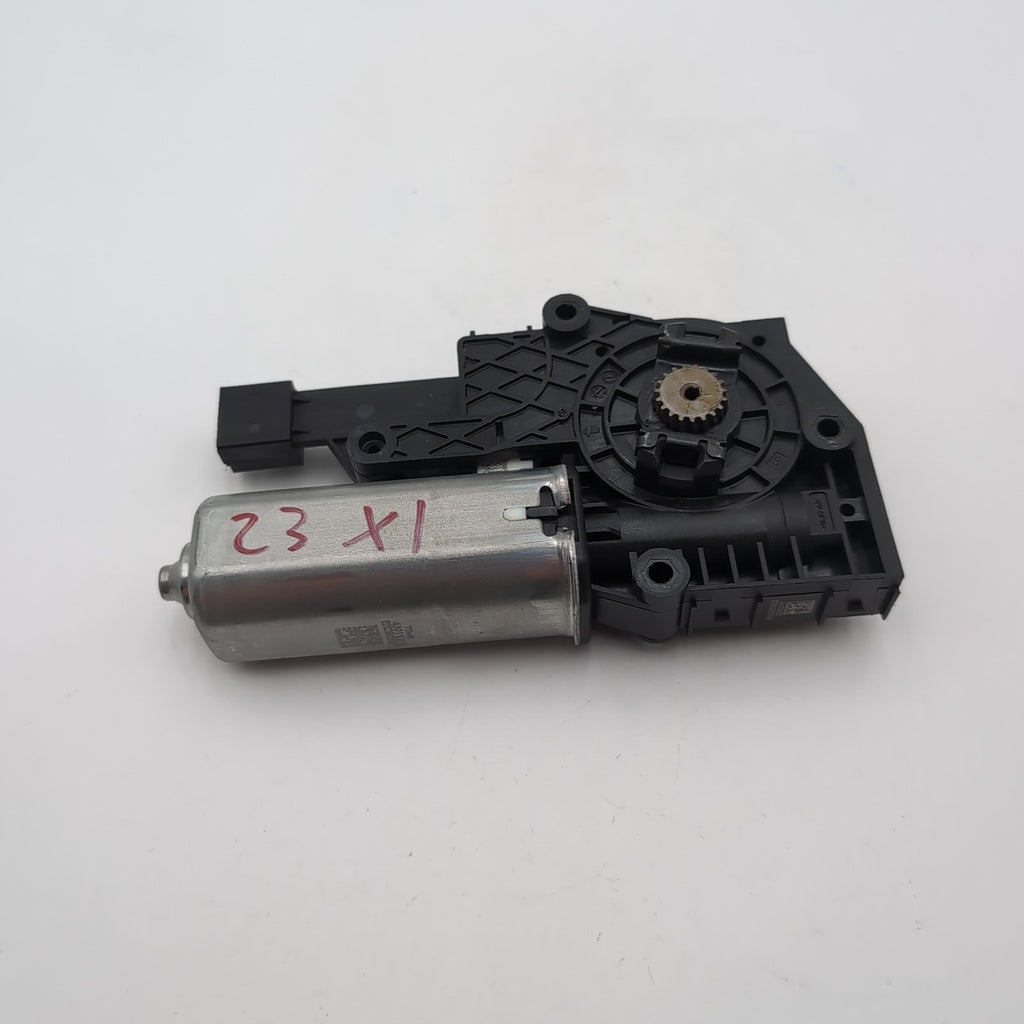 2023 2024 2025 BMW X1 U11 Panoramic Sunroof Power Sun Shade Motor OEM 9854524