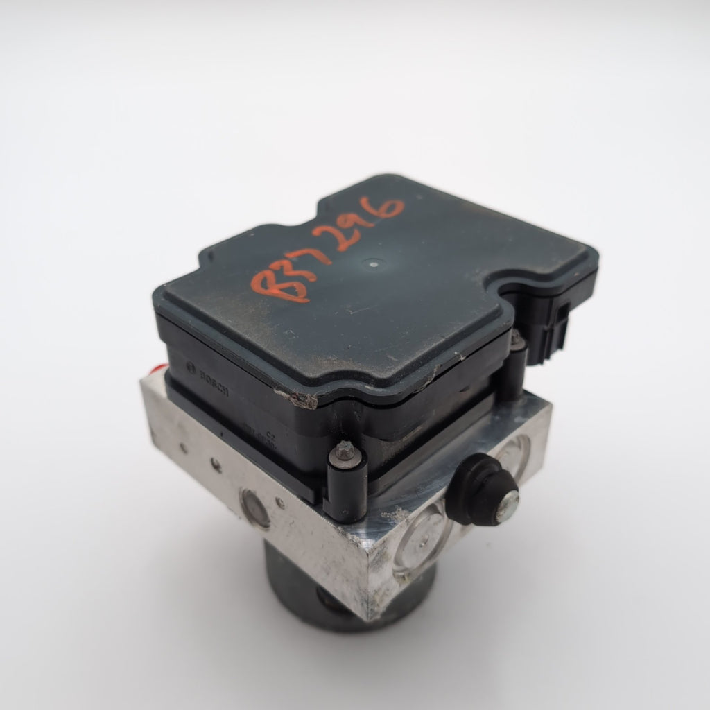 2018 Chevrolet Camaro 2.0L ABS Anti Lock Brake Pump 84244637