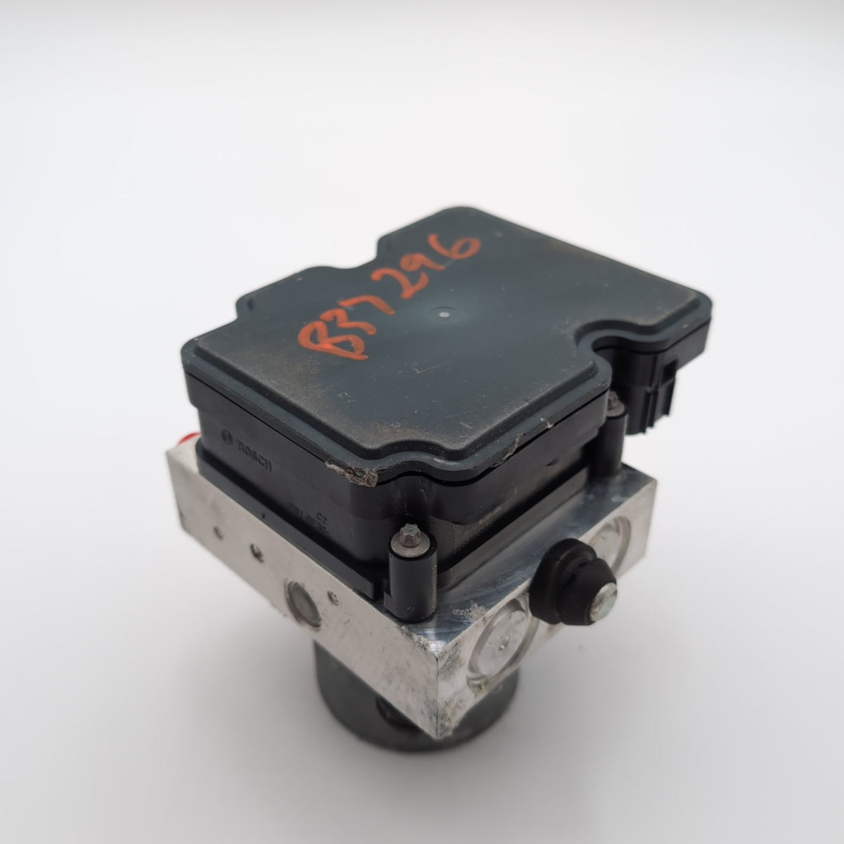 2018 Chevrolet Camaro 2.0L ABS Anti Lock Brake Pump 84244637