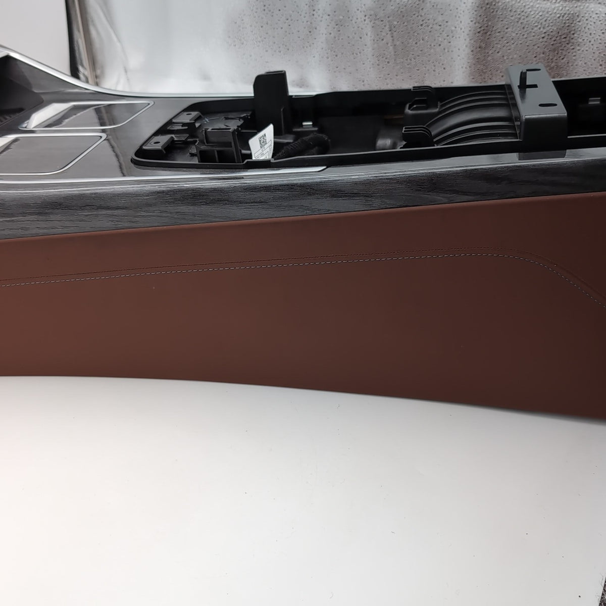 2024 Bmw i7 Center CONSOLE Sedan Tartufo Cup Holder Wireless Charger