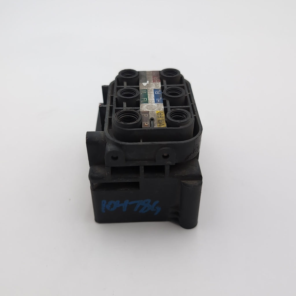 2007 2008 2009 Mercedes CL550 S550 Air Suspension Valve Block Unit A2513200058