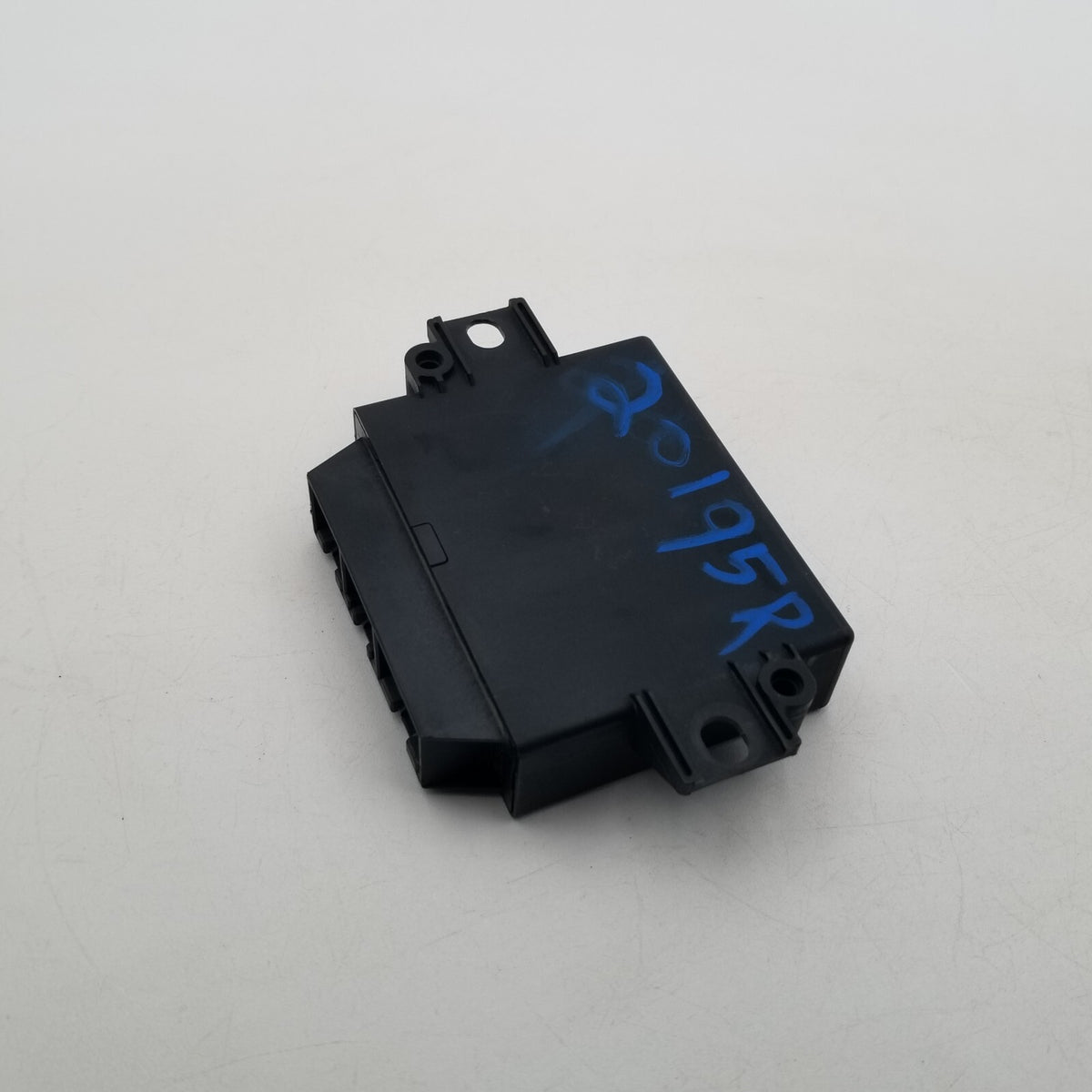 2015 2016 2017 2018 AUDI Q3 PARKING ASSISTANT CONTROL MODULE 8X0919475AD OEM