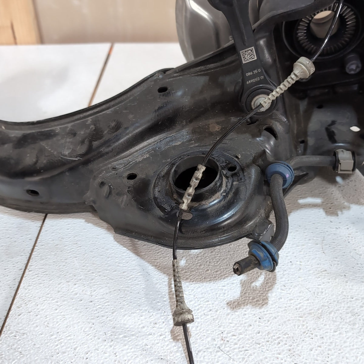 2023 2024 2025 BMW X1 U11 Rear Right Spindle Knuckle Hub Control Arm 6894210