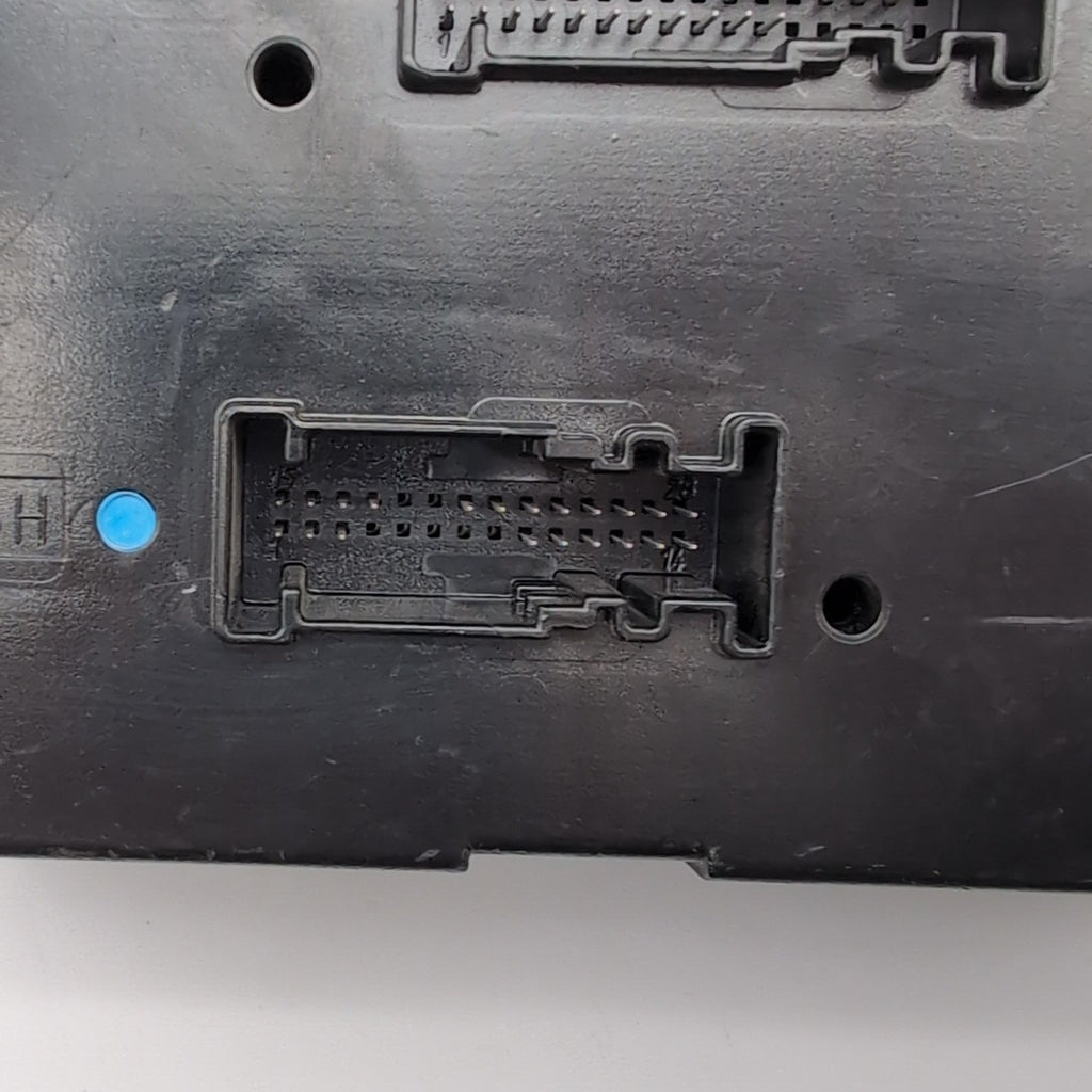 2012- 2014 Mercedes W204 C250 C300 C350 Rear Fuse Relay Box Module 2049060105