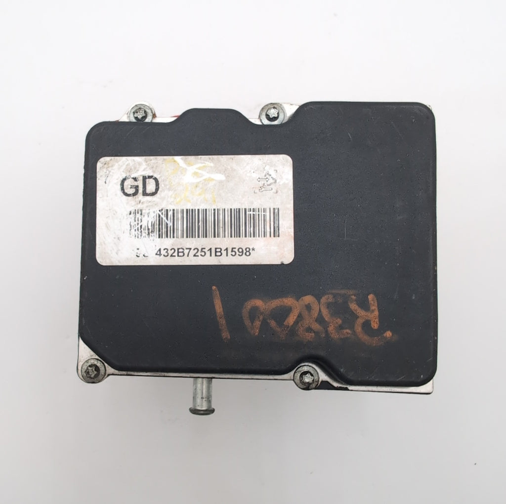 2007 2008 Saturn Outlook 3.6L ABS Anti Lock Brake Pump Control Unit 25821432