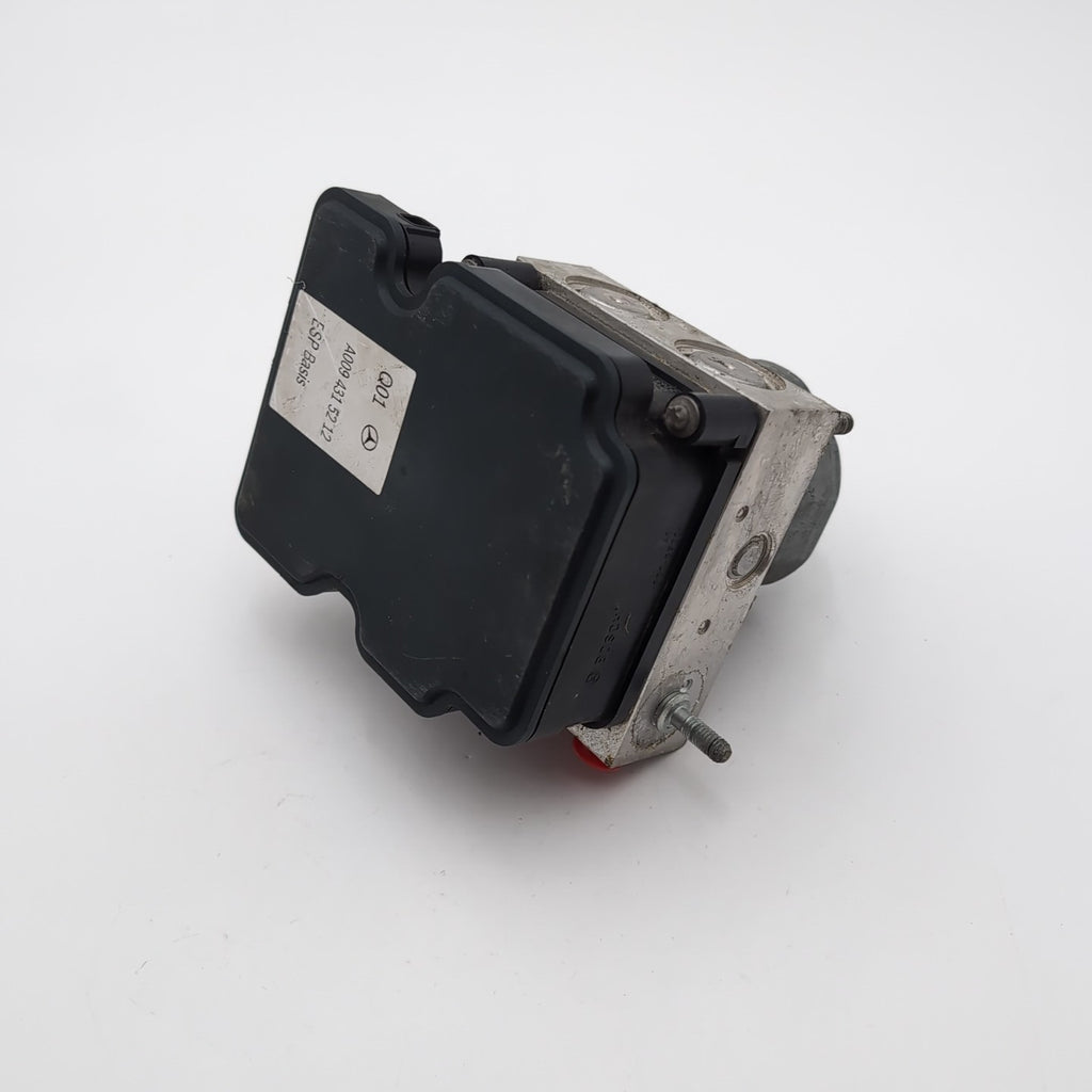 2014 2015 Mercedes CLA250 W117 ABS 2.0L Anti-Lock Brake Pump A0094315212