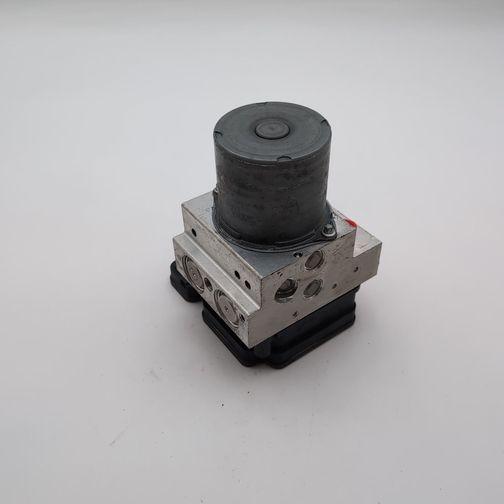 2015 Mercedes Benz E63 AMG ABS Anti Lock Brake Pump Control Unit A2124300507