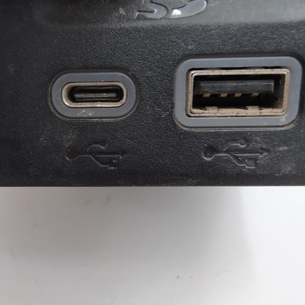 2020- 2023 Chevrolet GMC Center Console Auxiliary USB SD Card Hub 13525431