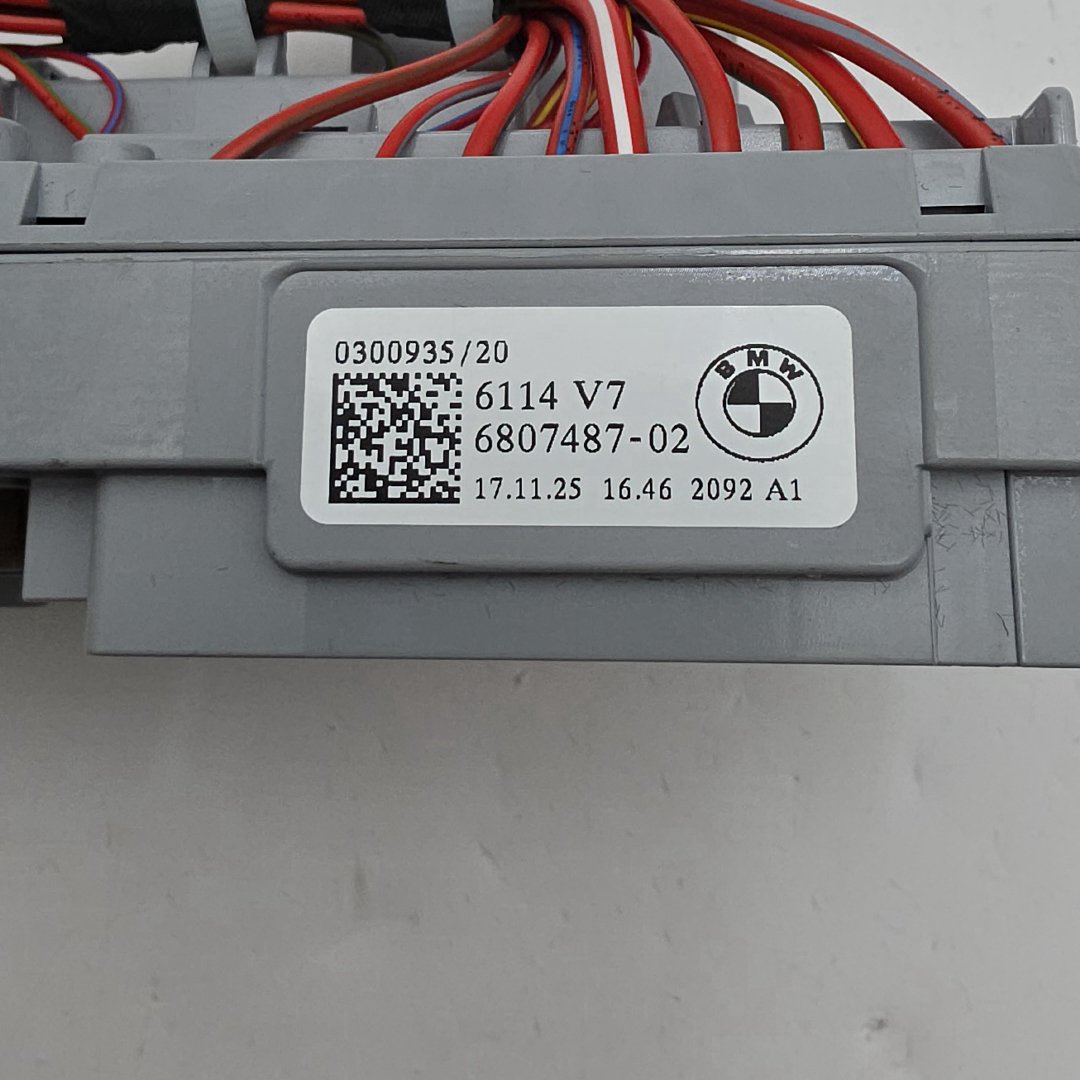 2021 - 2026 BMW X7 G20 G09 G80 G42 G87 Front Power Distribution Fuse Box 6807487
