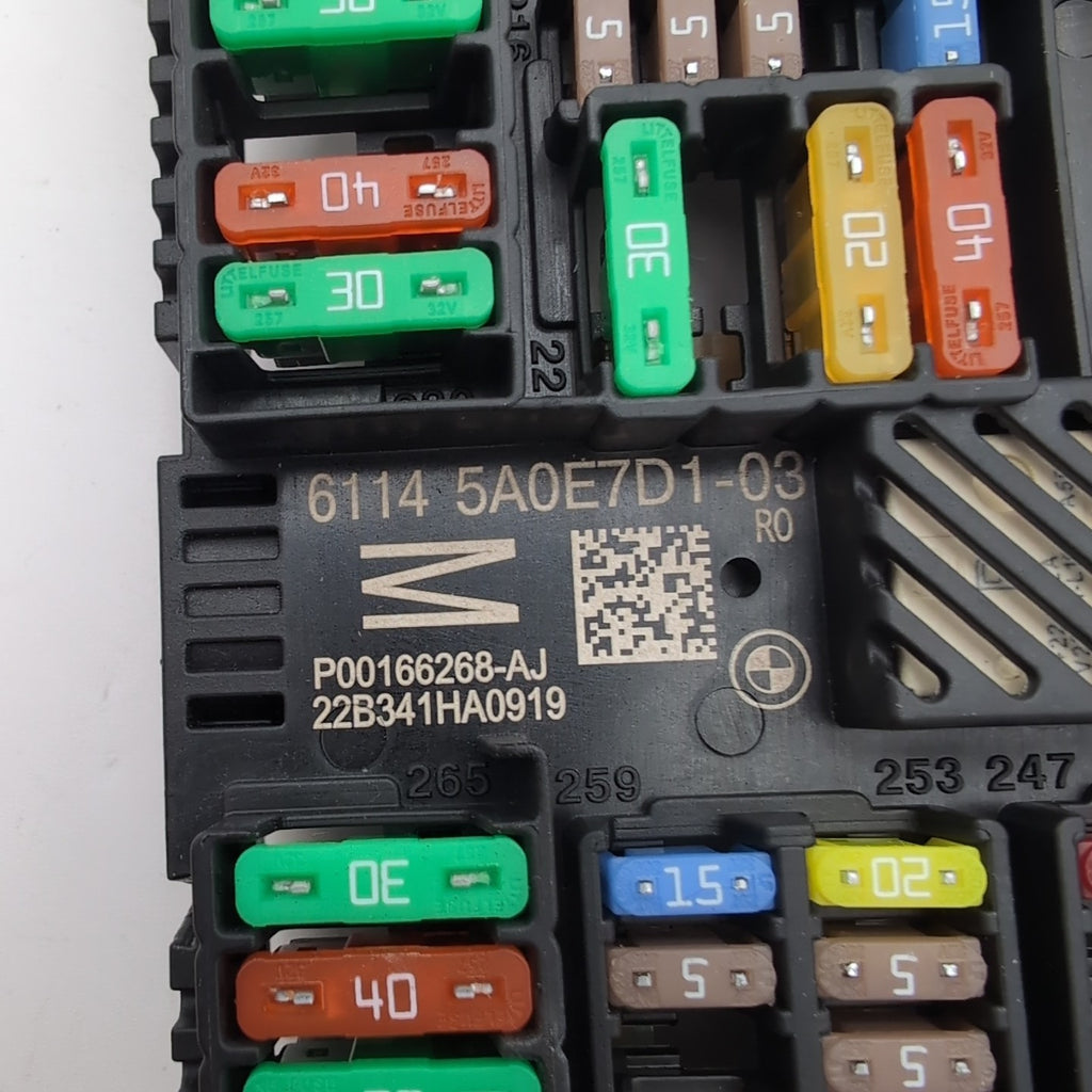 2023 2024 BMW 330i G20 LCI Power Distribution Fuse Box Module 5A0E7D1 5A44CE1