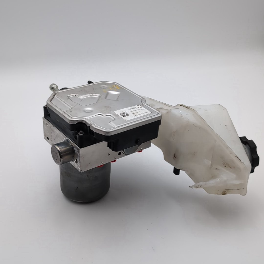 2025 Cadillac CT4 2.0L Master Cylinder ABS Brake Booster 85707837