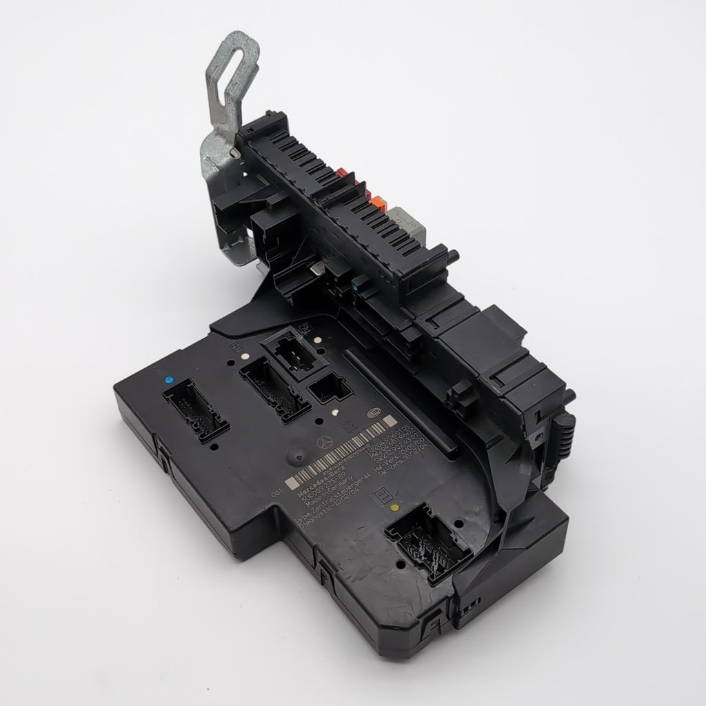 2012- 2014 Mercedes W204 C250 C300 C350 Rear Fuse Relay Box Module 2049060105