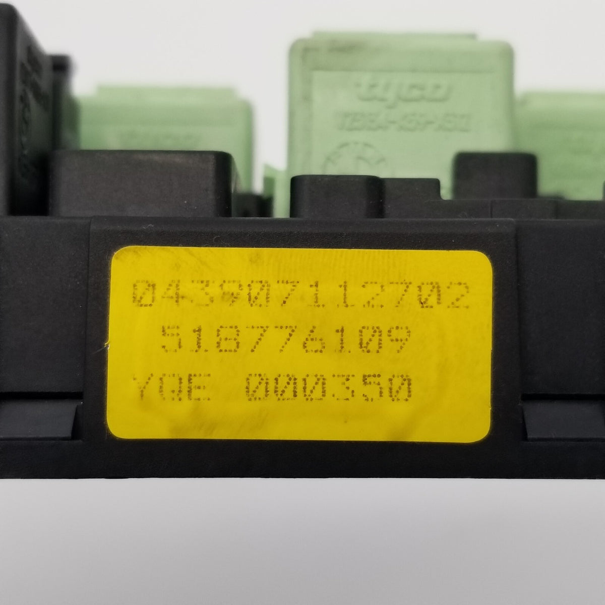 2003 2004 2005 2006 Range Rover Trunk Relay Fuse Box Rear Mounted YQE000350 OEM