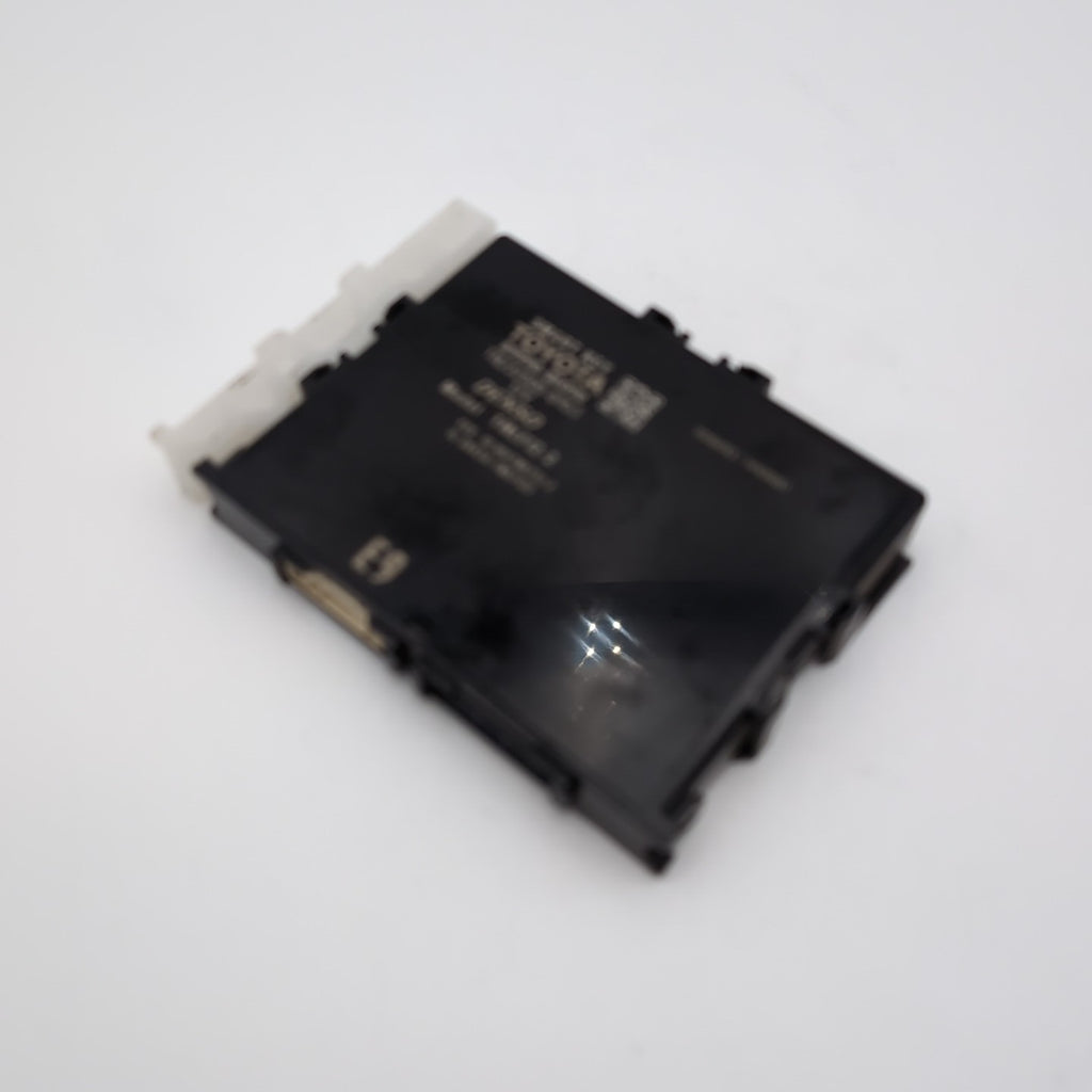 2014 2015 2016 Toyota Highlander Smart Key Door Entry Control Module 89990-0E090